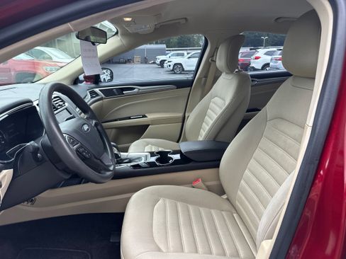 Used 2015 Ford Fusion SE FWD image 9