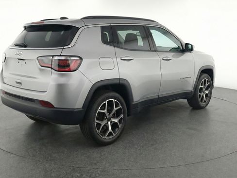 Used 2025 Jeep Compass Limited image 9