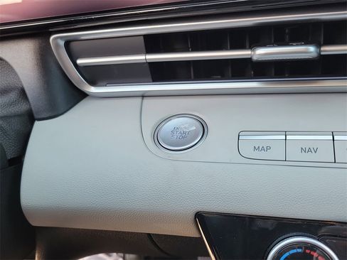 Used 2025 Hyundai Elantra Limited image 25