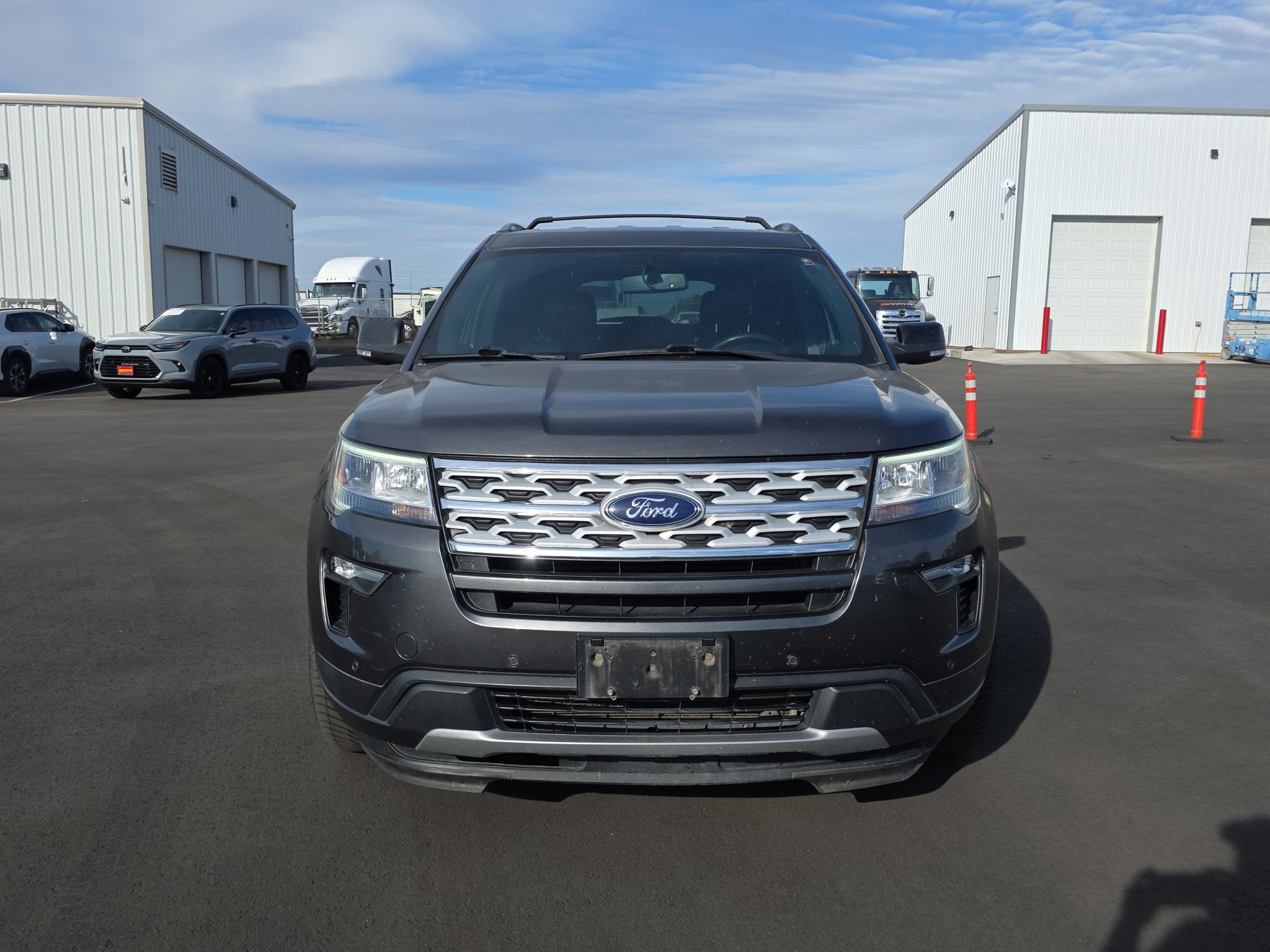 Used 2018 Ford Explorer XLT w/ Equipment Group 202A AWD/4WD image 2