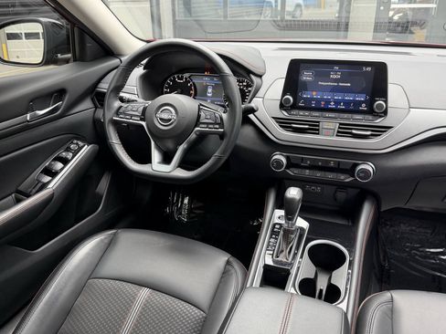 Used 2024 Nissan Altima 2.5 SR FWD image 21