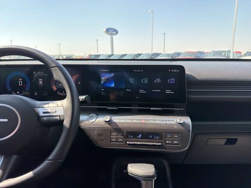 Used 2025 Hyundai Kona SEL AWD/4WD image 15