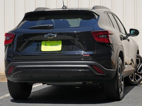 Used 2025 Chevrolet Trax RS FWD image 4