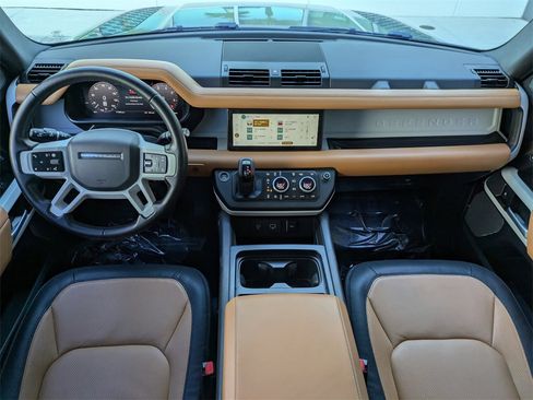 Used 2024 Land Rover Defender 90 X-Dynamic SE image 15