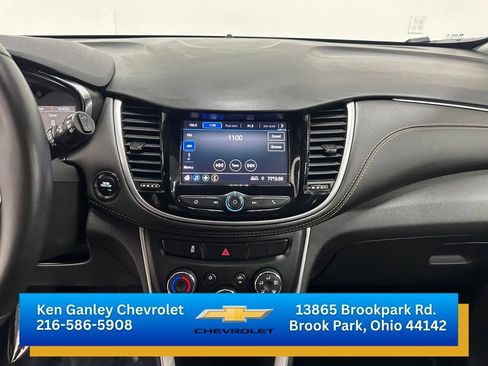 Used 2022 Chevrolet Trax LT w/ LT Convenience Package AWD/4WD image 16