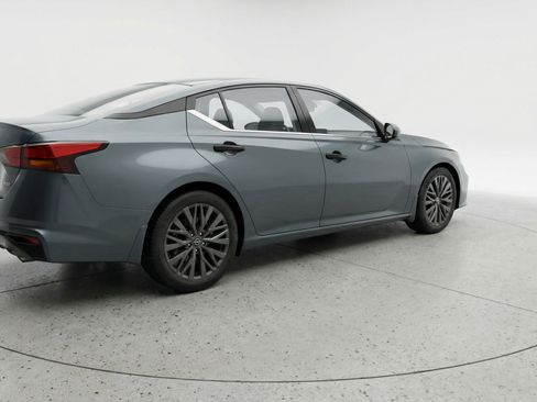 Used 2025 Nissan Altima 2.5 SV image 9