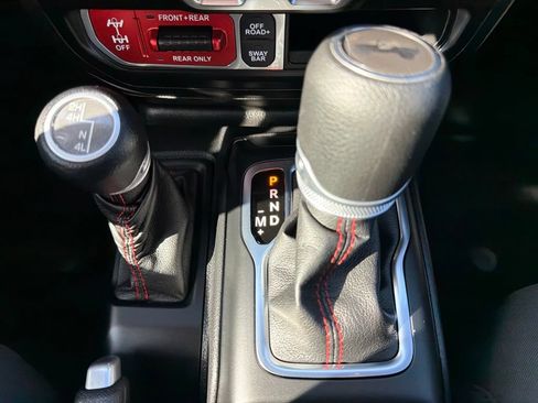 Used 2021 Jeep Wrangler Unlimited Rubicon AWD/4WD image 36
