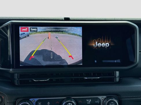 Used 2026 Jeep Wrangler Unlimited Sahara AWD/4WD image 14