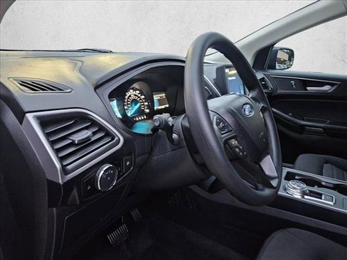 Used 2024 Ford Edge SE image 3
