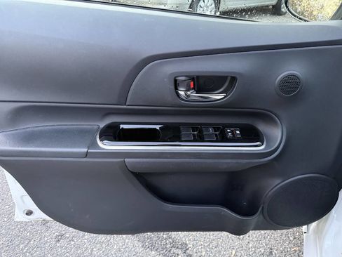 Used 2016 Toyota Prius C Three image 17