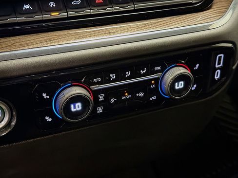 Used 2023 Chevrolet Silverado 1500 LT AWD/4WD image 18