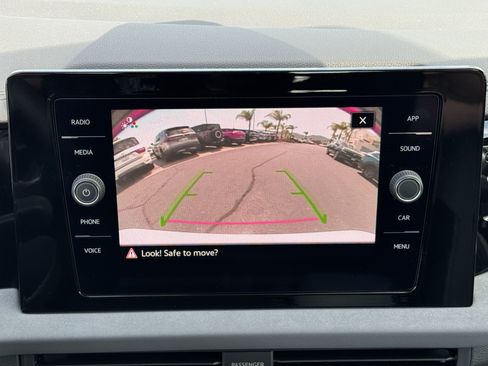 Used 2025 Volkswagen Jetta SE w/ Sunroof Package FWD image 25