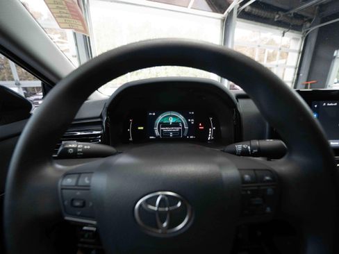 Used 2025 Toyota Camry LE image 15