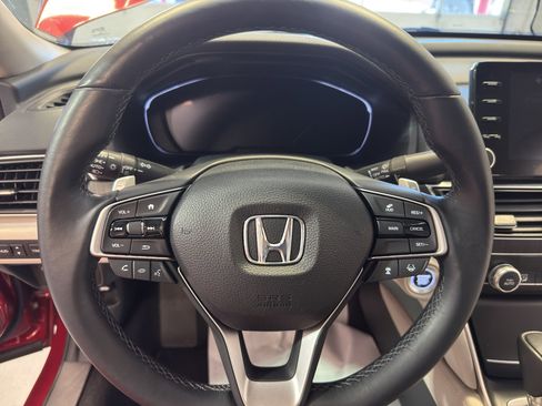 Used 2018 Honda Accord Touring image 17