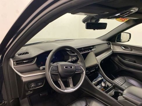 Used 2024 Jeep Grand Cherokee L Limited w/ Luxury Tech Group II image 8