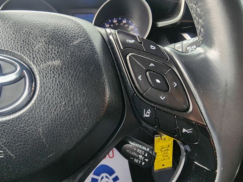 Used 2018 Toyota C-HR XLE FWD image 34