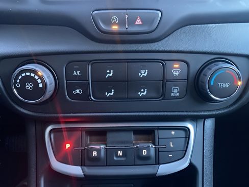 Used 2024 GMC Terrain SLE image 18