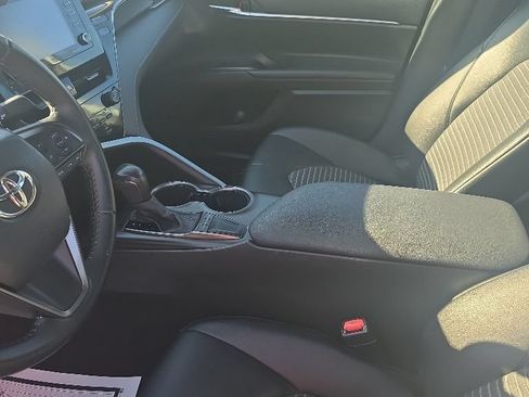 Used 2022 Toyota Camry SE FWD image 9