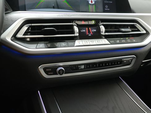 Used 2022 BMW X7 xDrive40i w/ Premium Package AWD/4WD image 19