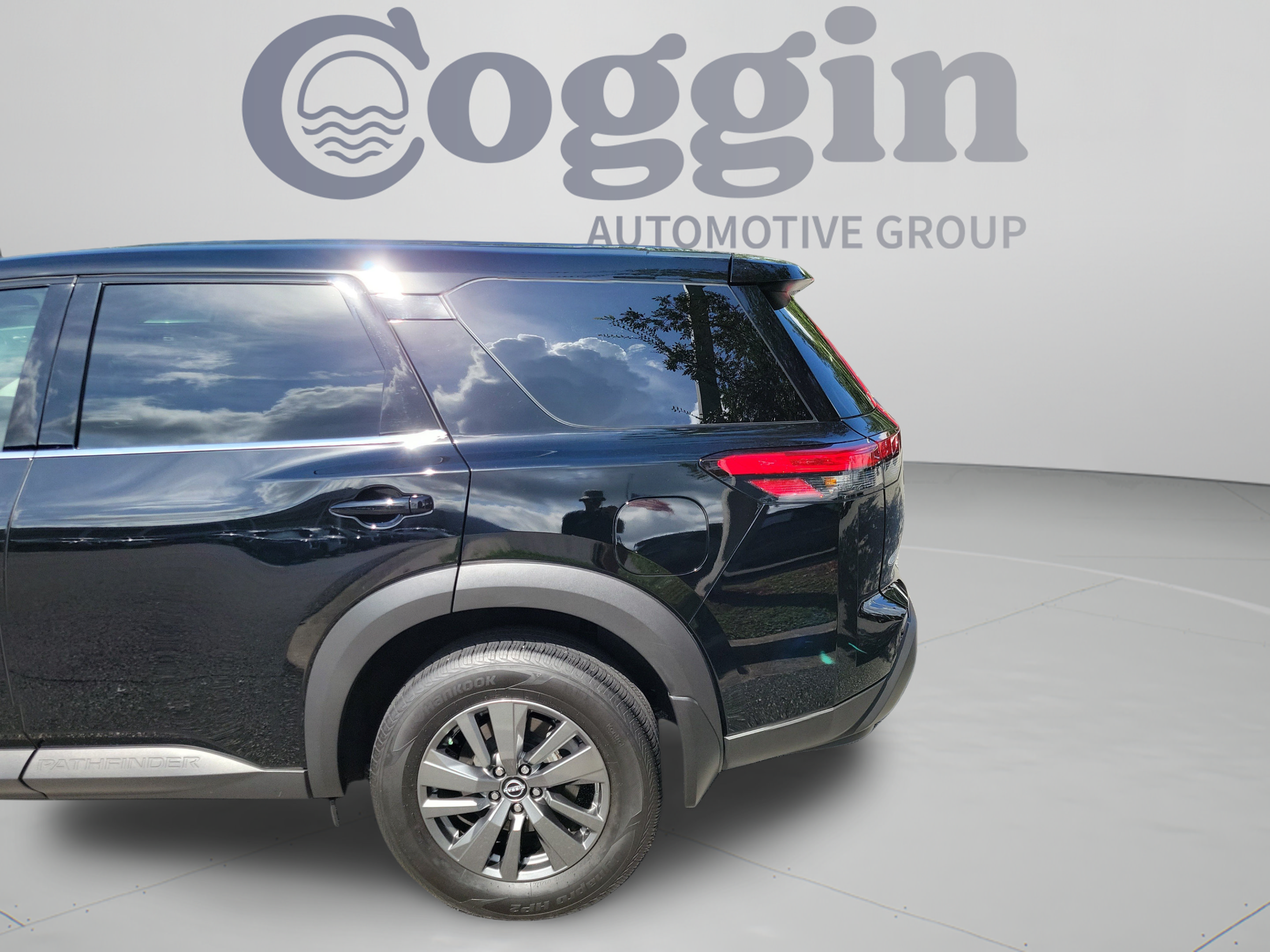 Certified 2025 Nissan Pathfinder S FWD image 29