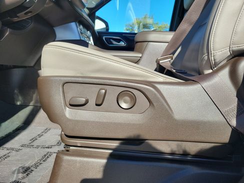 Used 2023 GMC Yukon SLT image 12