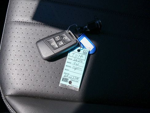 Used 2024 Volkswagen Tiguan SE R-Line AWD/4WD image 27
