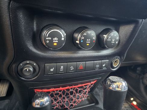 Used 2017 Jeep Wrangler Unlimited Rubicon AWD/4WD image 22