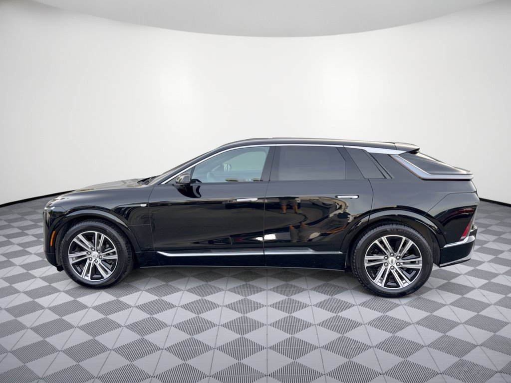 Used 2024 Cadillac Lyriq Luxury AWD/4WD image 2