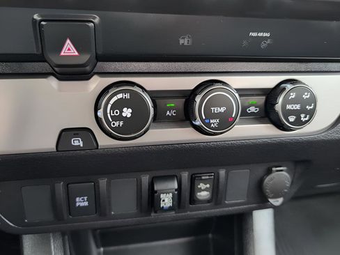 Used 2019 Toyota Tacoma 2WD Double Cab image 27