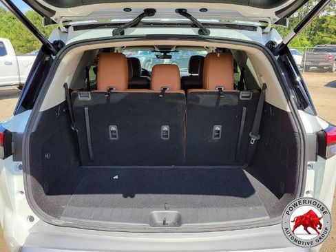 Used 2025 Nissan Pathfinder Platinum w/ Lighting Package (N92) FWD image 14