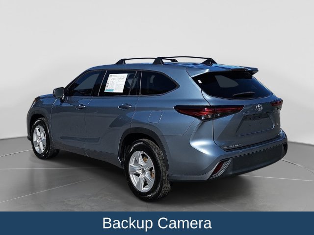 Used 2022 Toyota Highlander LE FWD image 6