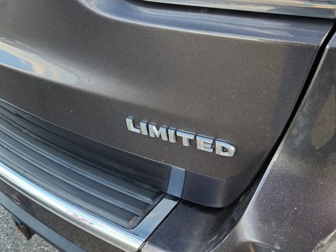 Used 2017 Jeep Grand Cherokee Limited image 14