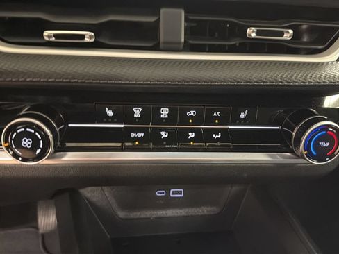 Used 2025 Chevrolet Equinox LT AWD/4WD image 21