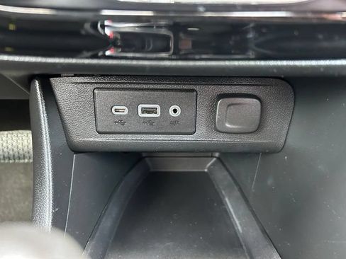 Used 2021 Buick Encore GX Preferred w/ Cold Weather Comfort Package AWD/4WD image 18