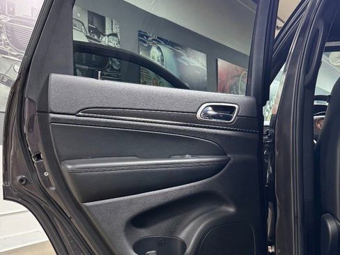 Used 2018 Jeep Grand Cherokee Limited image 22