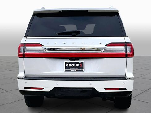 Used 2019 Lincoln Navigator Reserve image 4