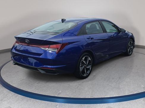 Used 2023 Hyundai Elantra SEL w/ Convenience Package FWD image 5