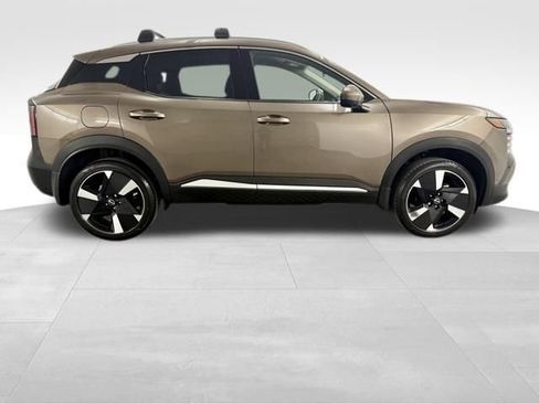 Used 2025 Nissan Kicks SR image 10