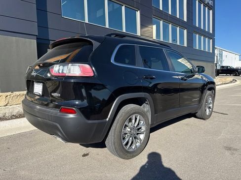 Used 2022 Jeep Cherokee Latitude Lux w/ Mopar Interior Package AWD/4WD image 3