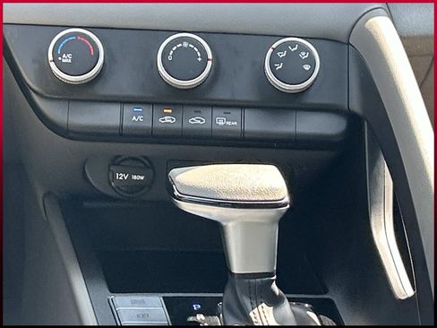 Used 2023 Hyundai Elantra SE FWD image 23