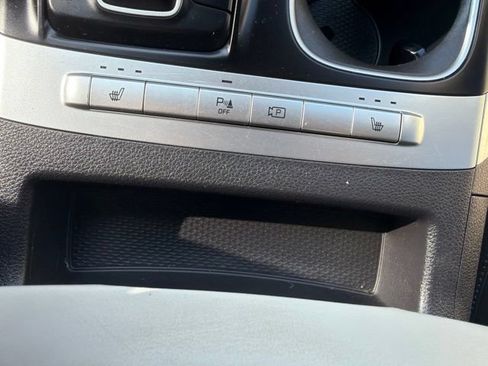 Used 2023 Kia Carnival LX FWD image 44