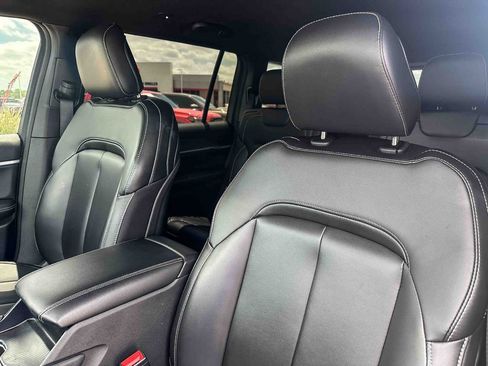 Used 2025 Jeep Grand Cherokee L Limited w/ Black Appearance Package RWD image 14