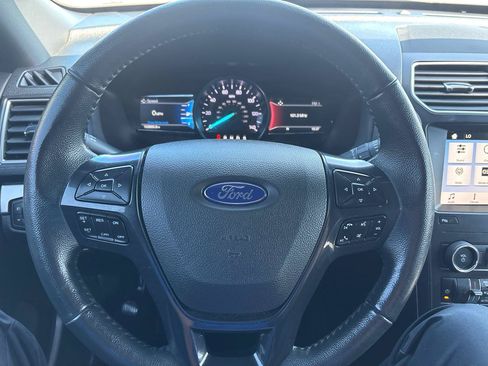 Used 2018 Ford Explorer XLT w/ Equipment Group 202A AWD/4WD image 14