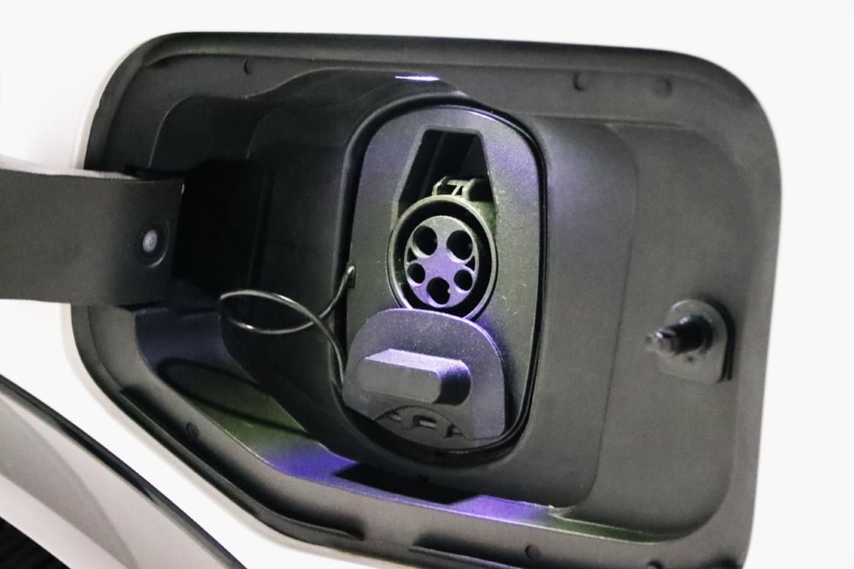 Used 2025 Chevrolet Equinox EV RS FWD image 23