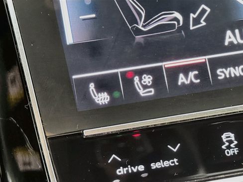 Used 2019 Audi Q8 Prestige AWD/4WD image 5