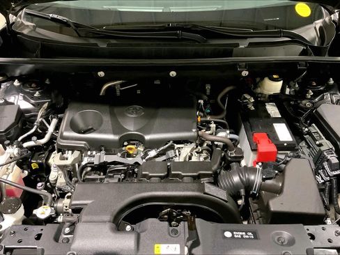 Used 2021 Toyota RAV4 XLE AWD/4WD image 32