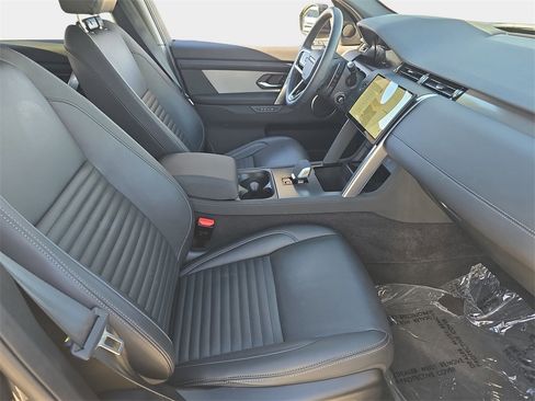Certified 2025 Land Rover Discovery Sport Dynamic SE image 10