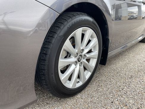 Used 2019 Toyota Camry LE image 9