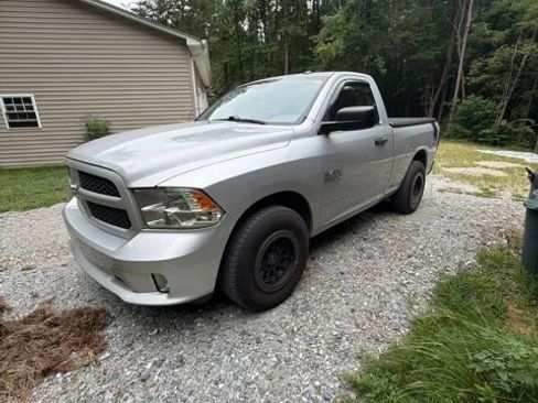 Used 2017 RAM 1500 Express RWD image 4