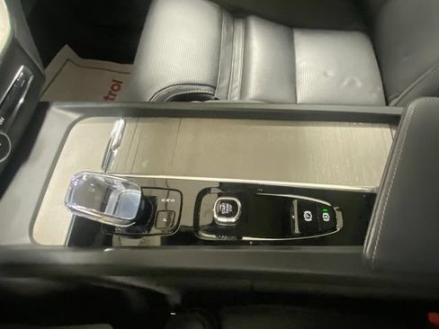 Certified 2025 Volvo XC60 B5 Ultra AWD/4WD image 23